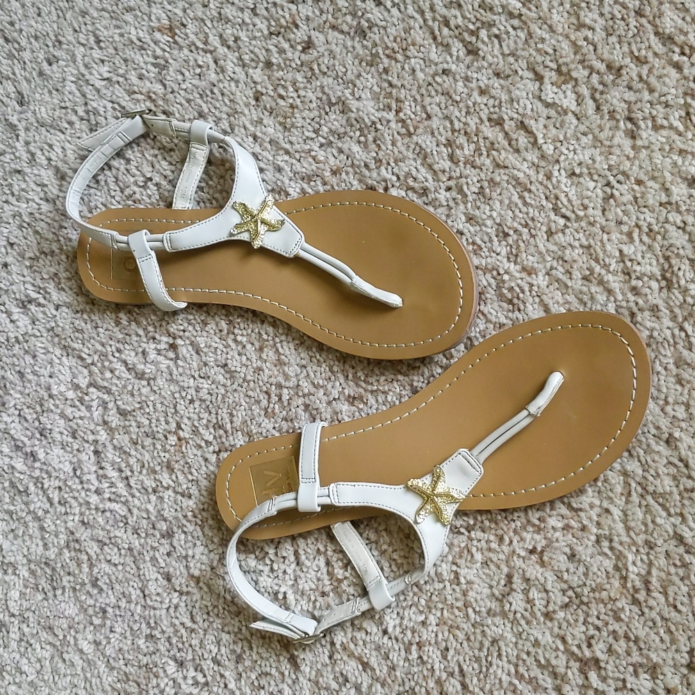 Like new Dolce Vita flat sandals sz 10